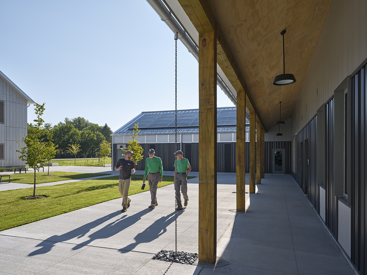 Shaker_Trace_370_gallery